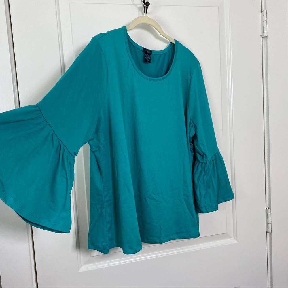 Rue+ Women’s 1X Green Bell Sleeve Scoop Neck Crop Waist Soft Casual Top, Preown